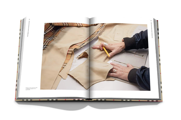 Burberry_Spread_1_3000x_jpg.jpg